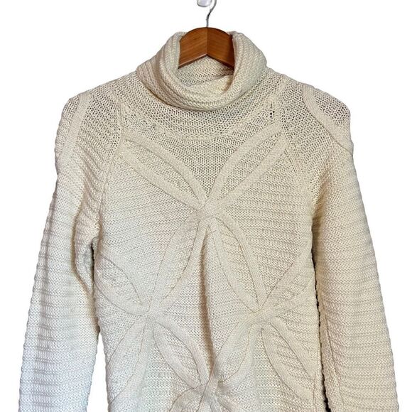 Parkhurst cream wool blend turtle neck sweater - Picture 2 of 6